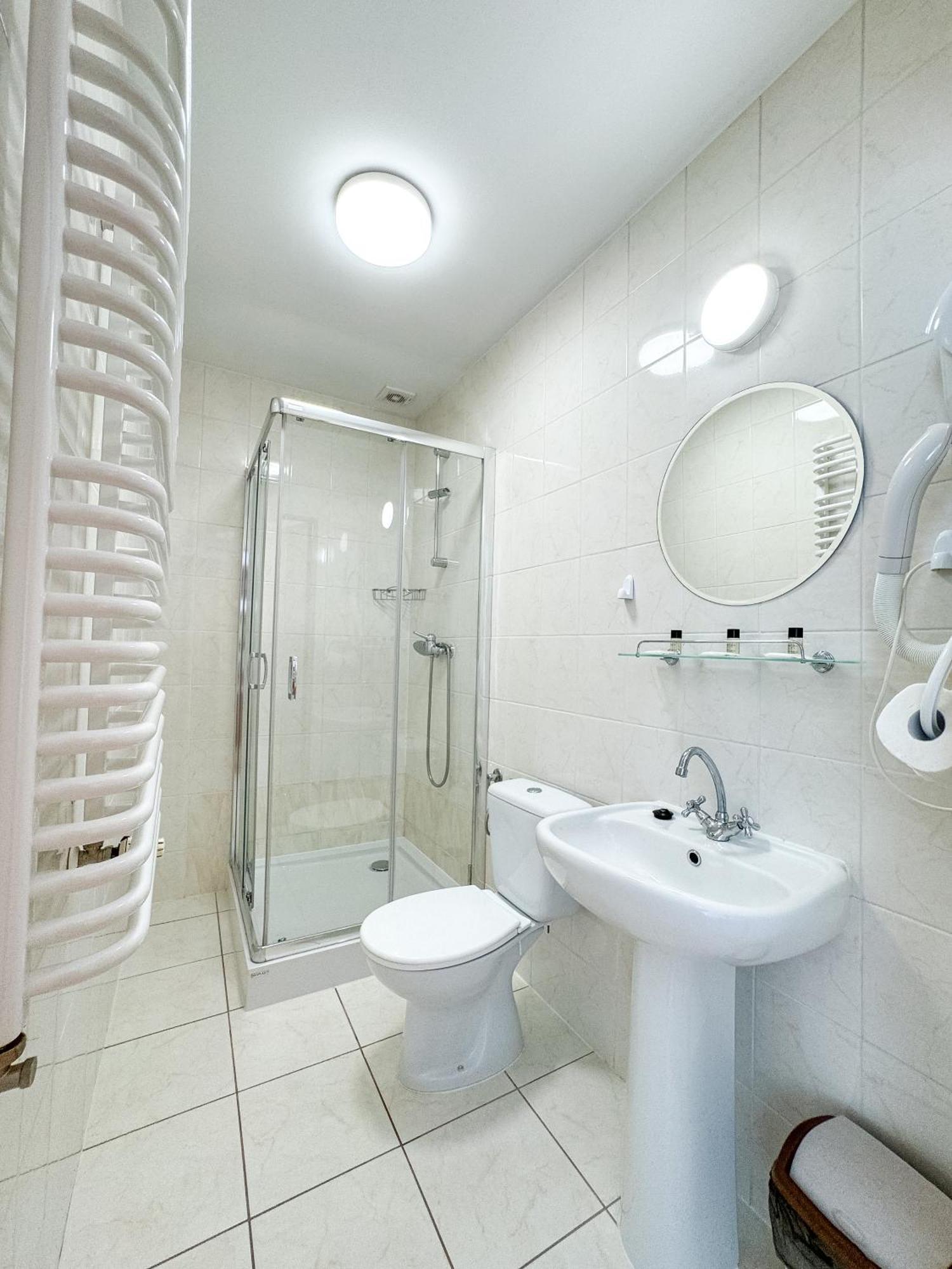 Hotel Tor Kielce Cminsk 外观 照片